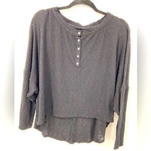 Urban Outfitters Long Sleeve Gray Textured Holland Henly‎ Top Size Medium